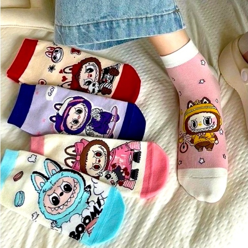 Labubu Socks and Charm Set - Red - Picture 4 of 5